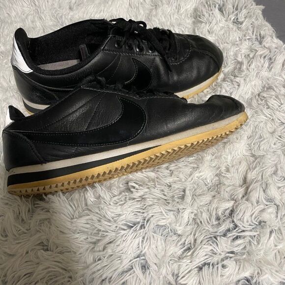 Athletic_Shoes